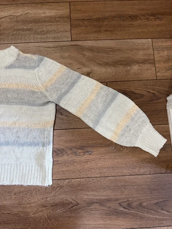 LC Lauren Conrad Soft Knit Sweater in Cream & Pale Gray - Picture 3 of 5